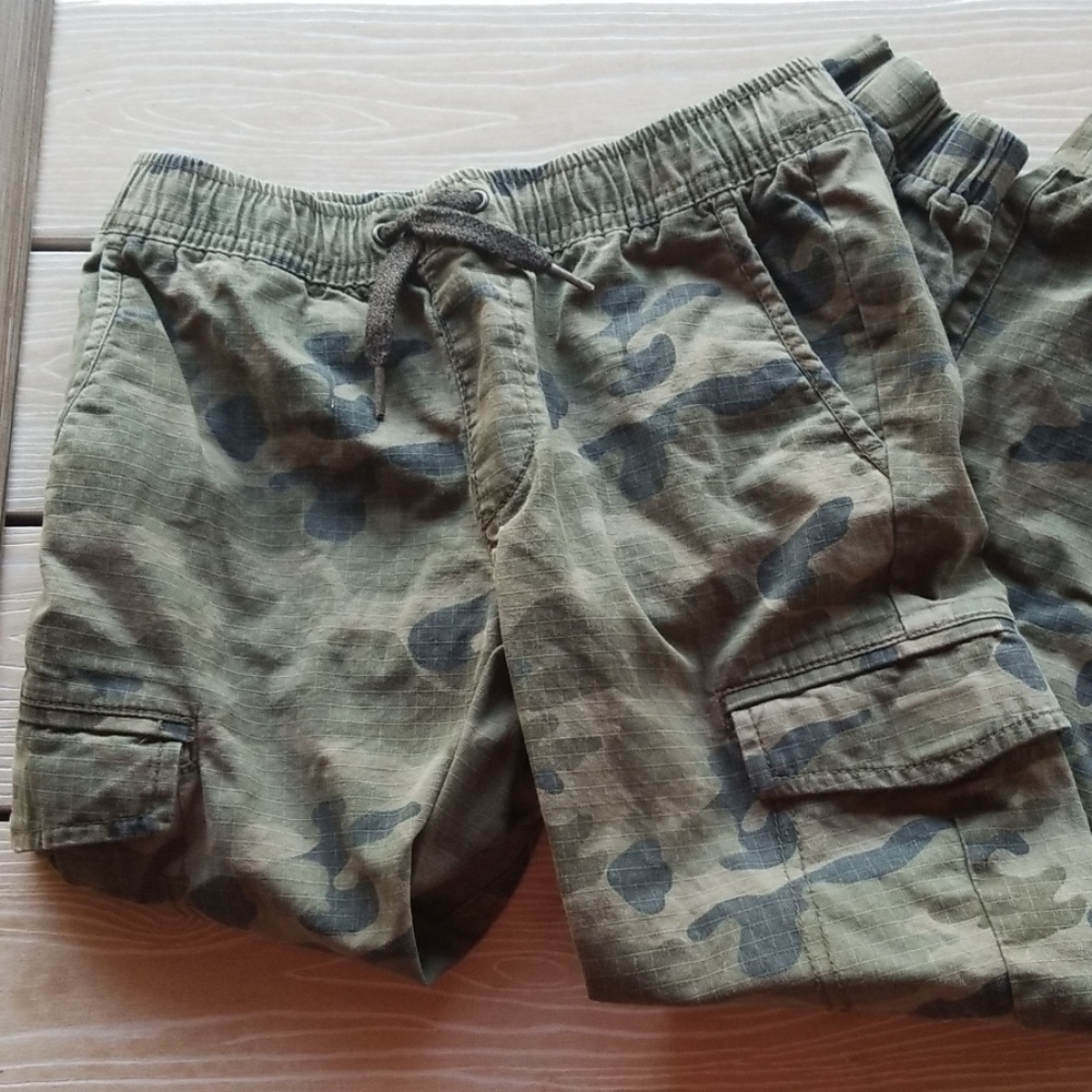 Old Navy camo cargo pants